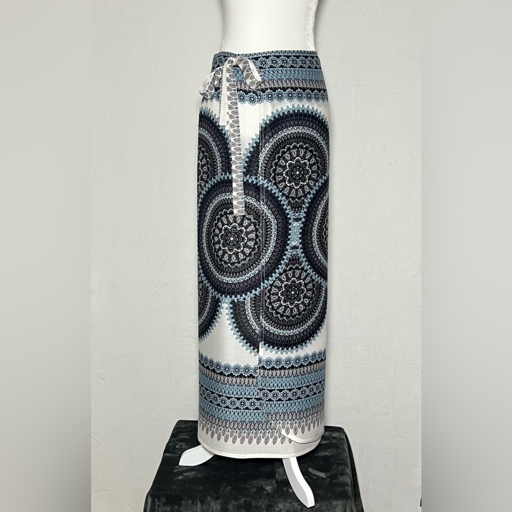 NWT Pareo Sarong Wrap Cover-up Long Skirt - One Sze - Black White Blue Medallion